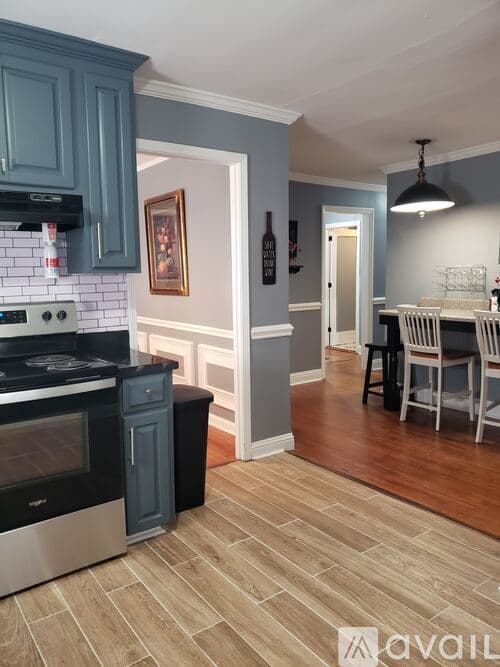 Macon House: 3710 N Lyons St