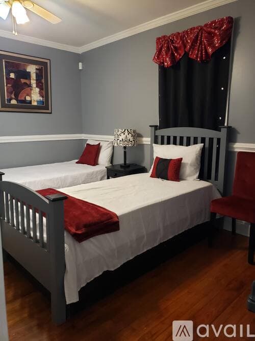 Macon House: 3710 N Lyons St
