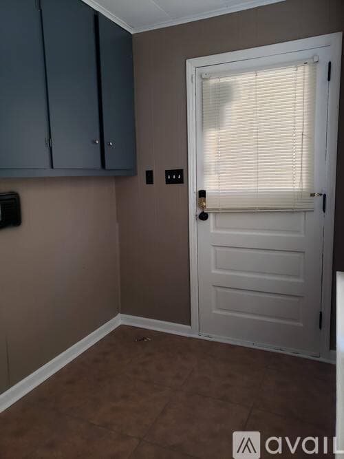 Macon House: 3710 N Lyons St
