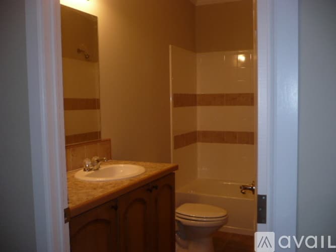 Ruskin House: 1421 30th St SE Unit 4