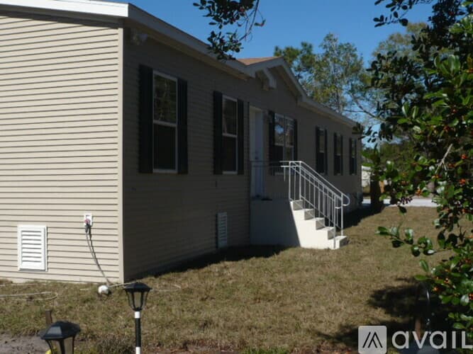 Ruskin House: 1421 30th St SE Unit 4