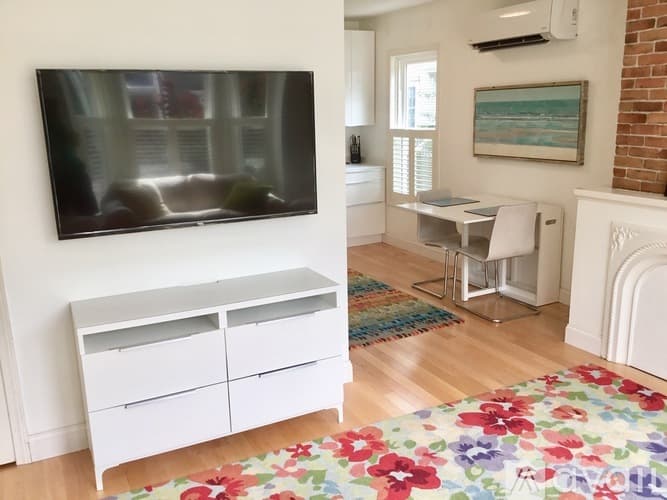 Portland Apartment: 287 Spring St