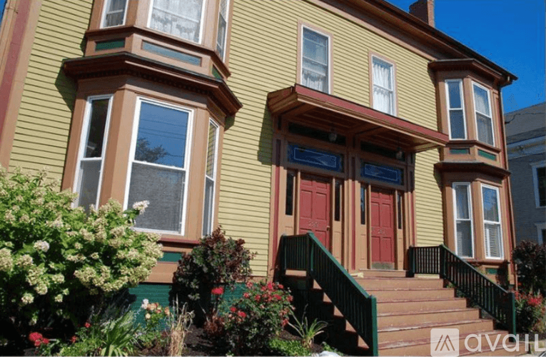 Portland Apartment: 287 Spring St