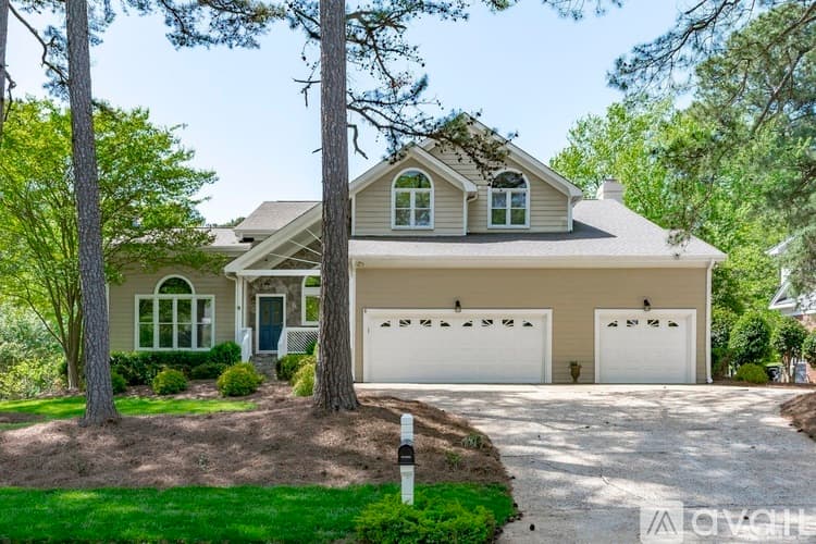 Raleigh House: 8845 Wildwood Links
