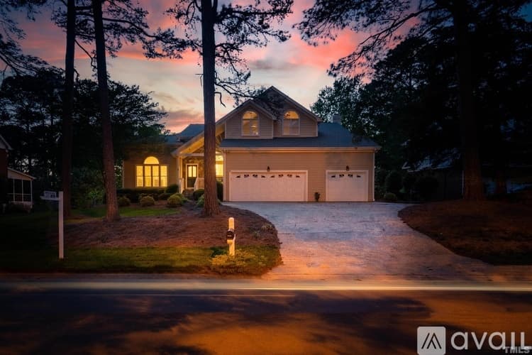 Raleigh House: 8845 Wildwood Links