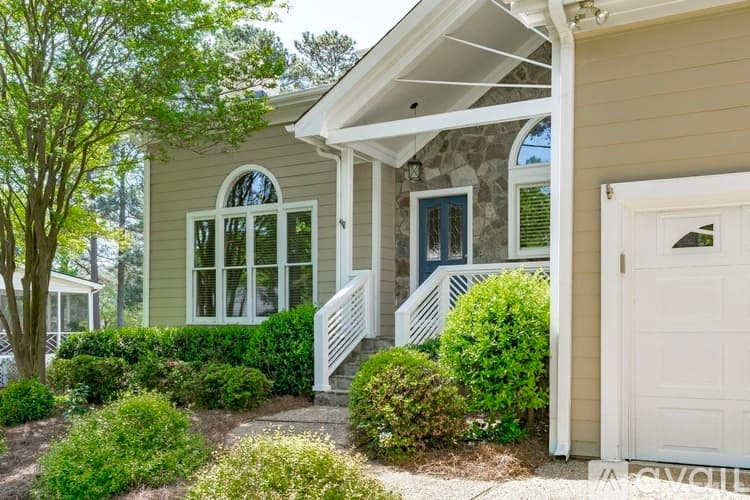 Raleigh House: 8845 Wildwood Links