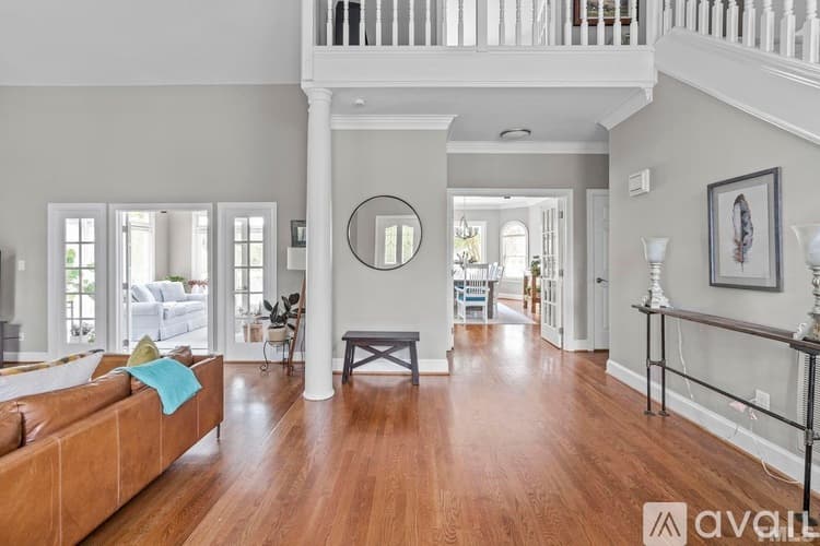 Raleigh House: 8845 Wildwood Links