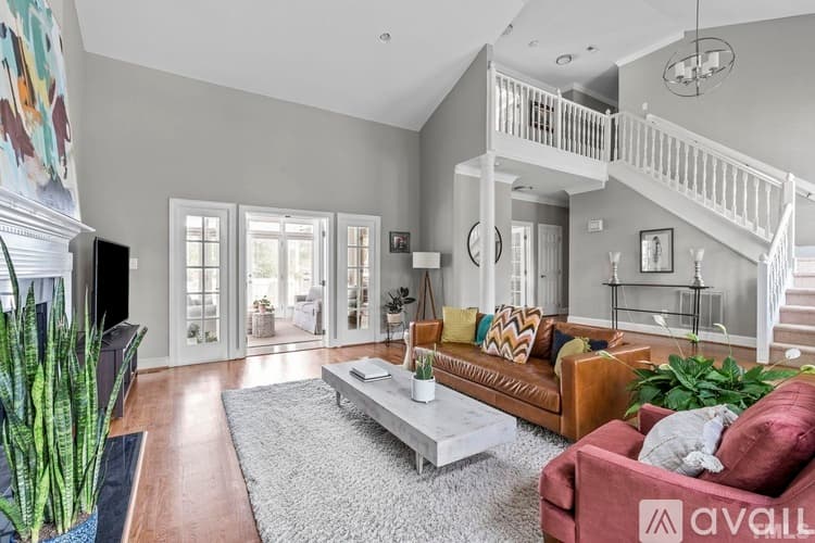Raleigh House: 8845 Wildwood Links