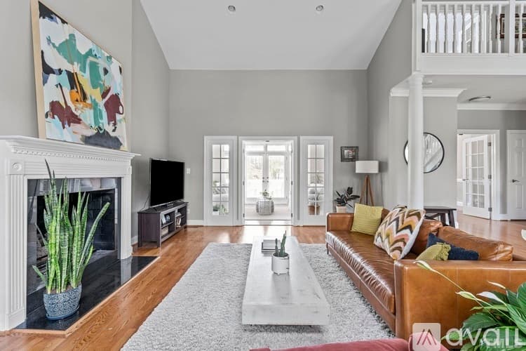 Raleigh House: 8845 Wildwood Links