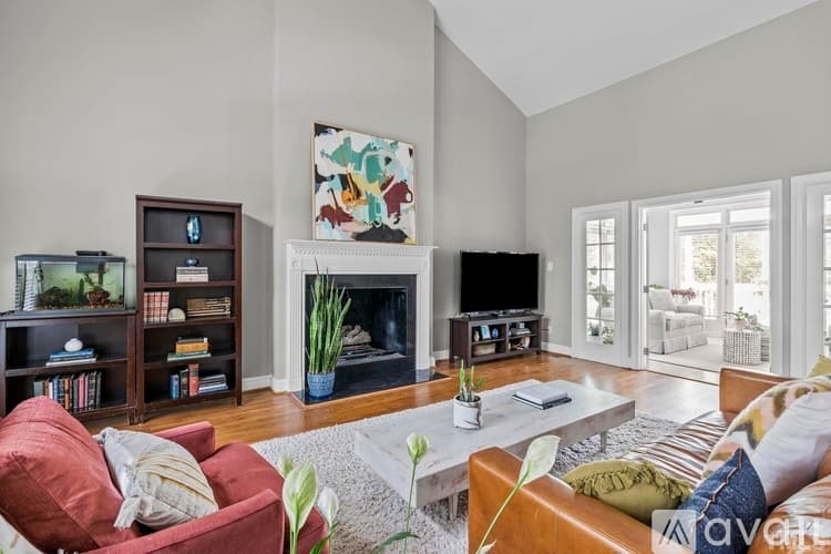 Raleigh House: 8845 Wildwood Links