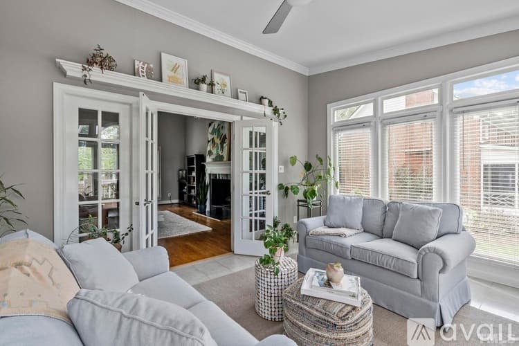 Raleigh House: 8845 Wildwood Links