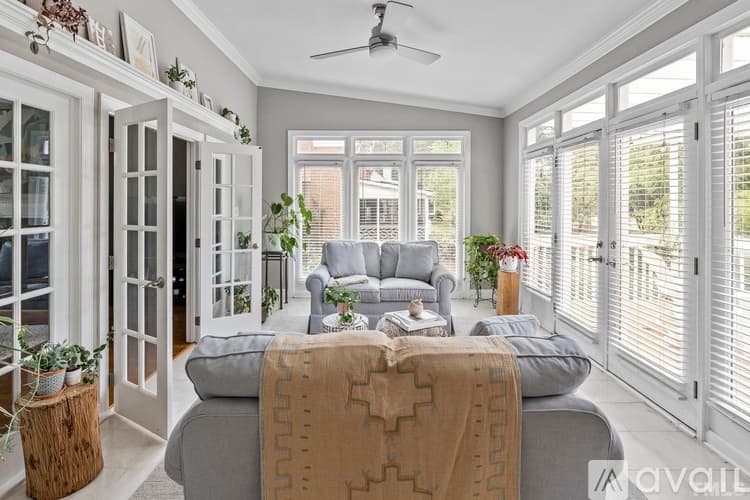 Raleigh House: 8845 Wildwood Links