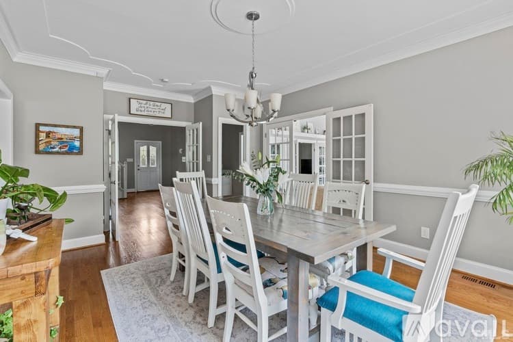Raleigh House: 8845 Wildwood Links
