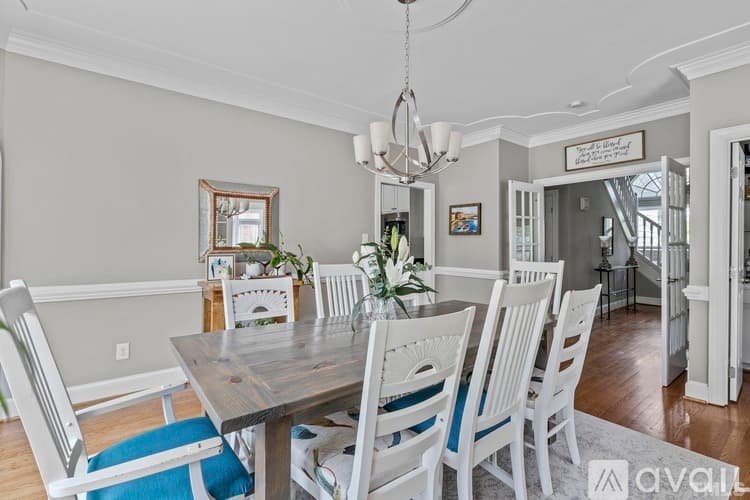 Raleigh House: 8845 Wildwood Links