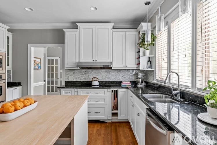 Raleigh House: 8845 Wildwood Links