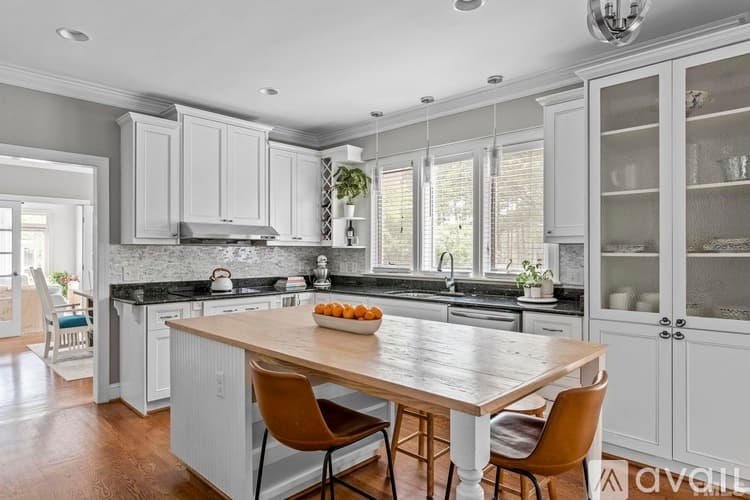 Raleigh House: 8845 Wildwood Links