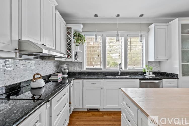 Raleigh House: 8845 Wildwood Links