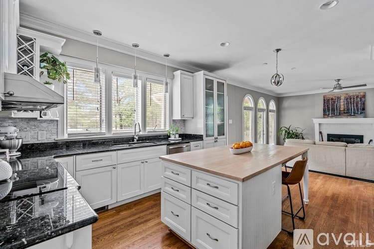 Raleigh House: 8845 Wildwood Links