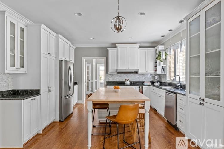 Raleigh House: 8845 Wildwood Links