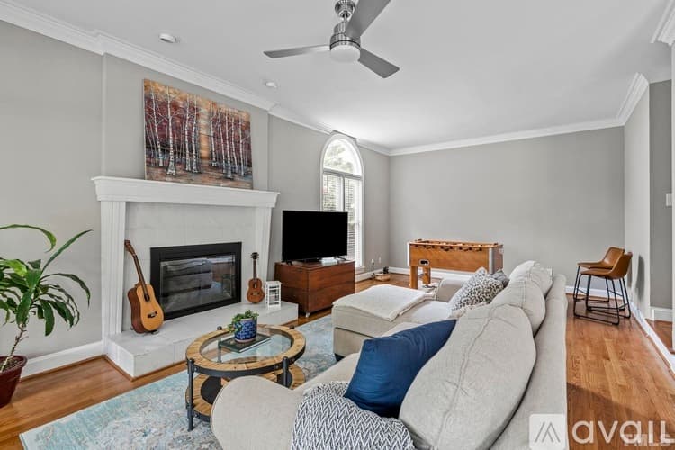 Raleigh House: 8845 Wildwood Links