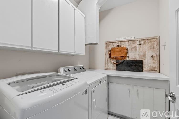 Raleigh House: 8845 Wildwood Links