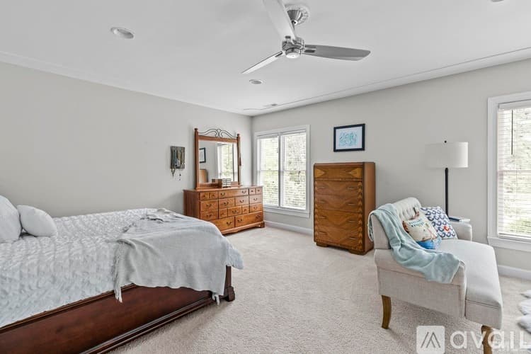 Raleigh House: 8845 Wildwood Links