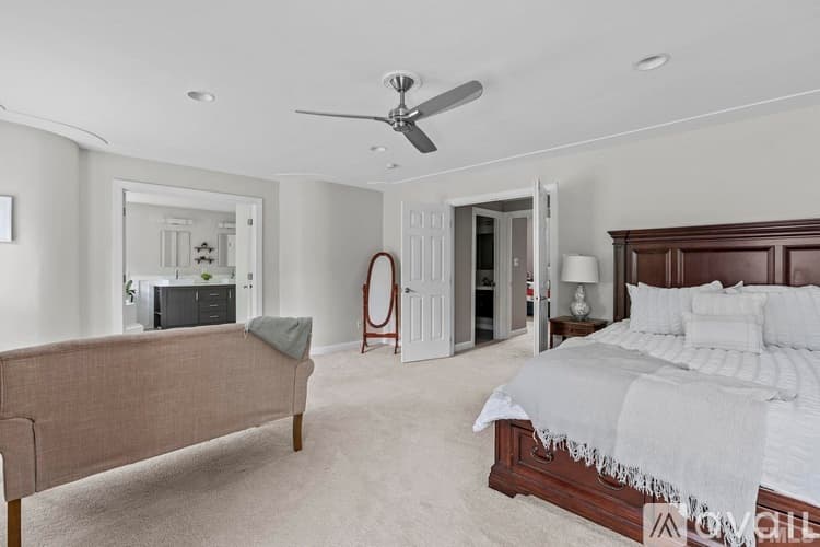 Raleigh House: 8845 Wildwood Links