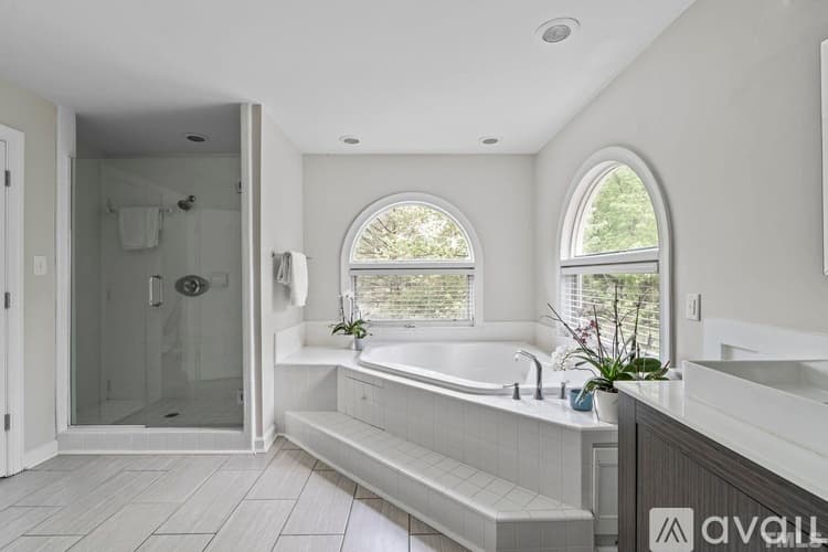 Raleigh House: 8845 Wildwood Links