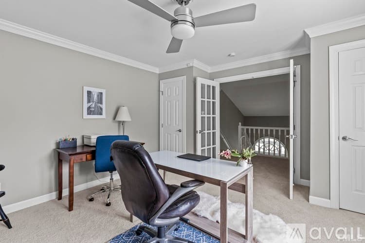 Raleigh House: 8845 Wildwood Links