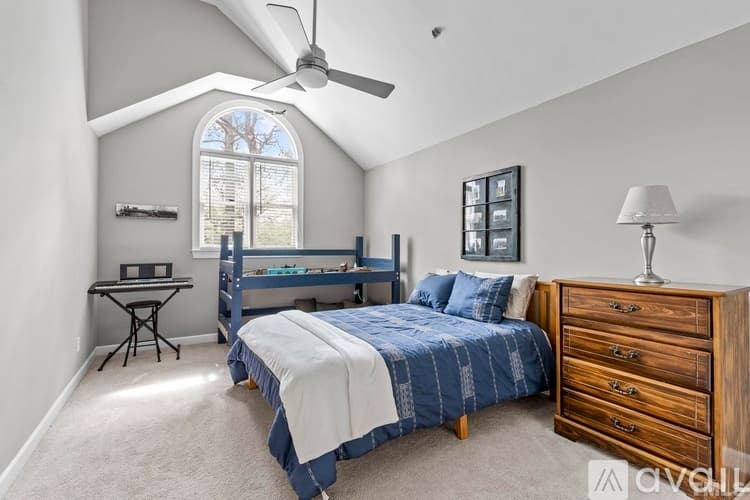 Raleigh House: 8845 Wildwood Links