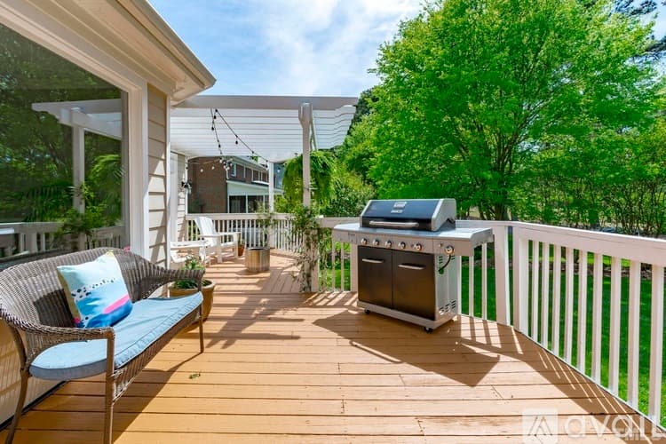 Raleigh House: 8845 Wildwood Links