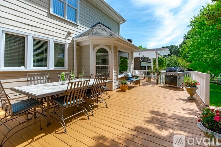 Raleigh House: 8845 Wildwood Links