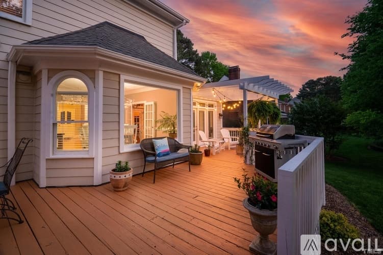 Raleigh House: 8845 Wildwood Links
