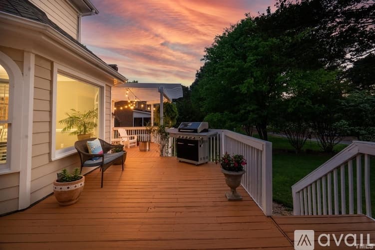 Raleigh House: 8845 Wildwood Links