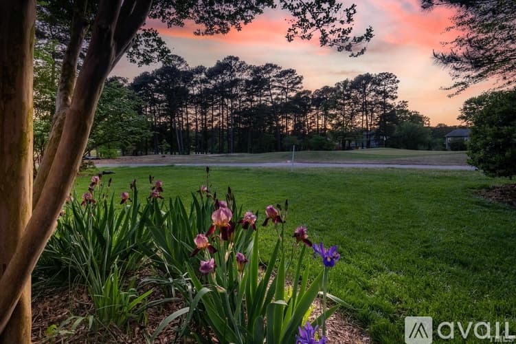 Raleigh House: 8845 Wildwood Links