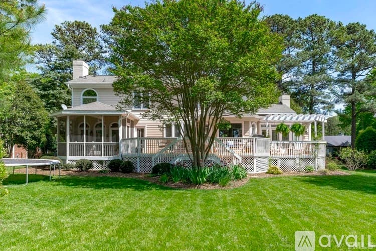 Raleigh House: 8845 Wildwood Links