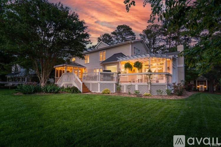 Raleigh House: 8845 Wildwood Links