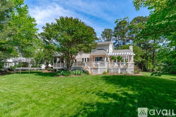 Raleigh House: 8845 Wildwood Links