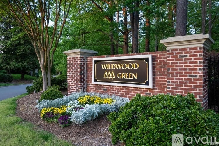 Raleigh House: 8845 Wildwood Links