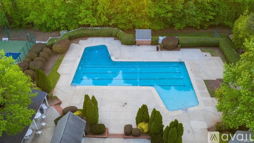 Raleigh House: 8845 Wildwood Links