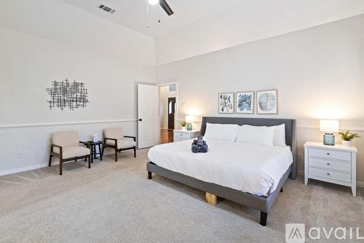 North Richland Hills House: 7701 Ridgeway Ct