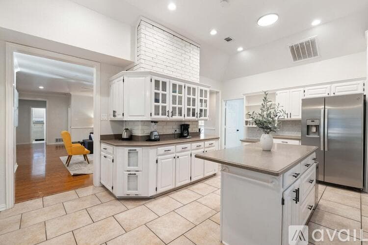 North Richland Hills House: 7701 Ridgeway Ct