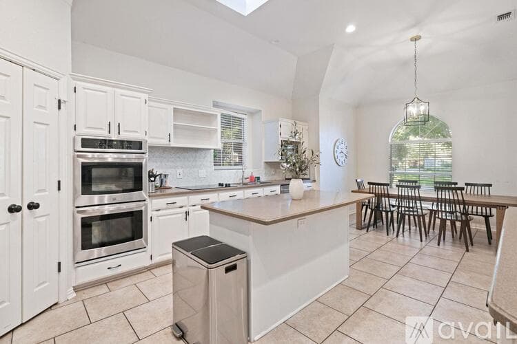 North Richland Hills House: 7701 Ridgeway Ct