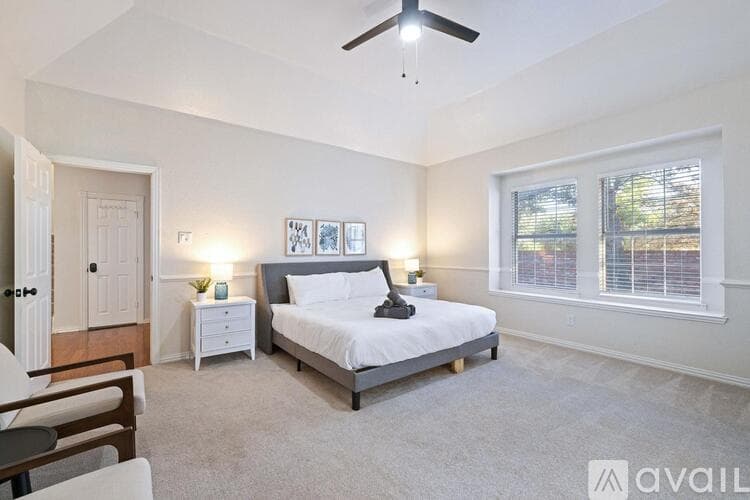 North Richland Hills House: 7701 Ridgeway Ct