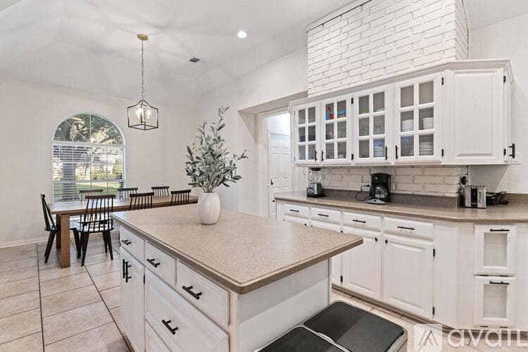 North Richland Hills House: 7701 Ridgeway Ct