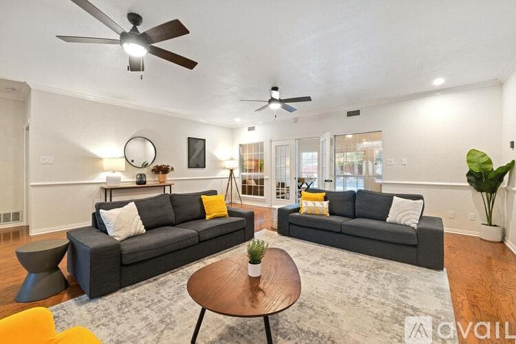 North Richland Hills House: 7701 Ridgeway Ct