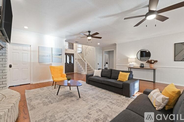 North Richland Hills House: 7701 Ridgeway Ct