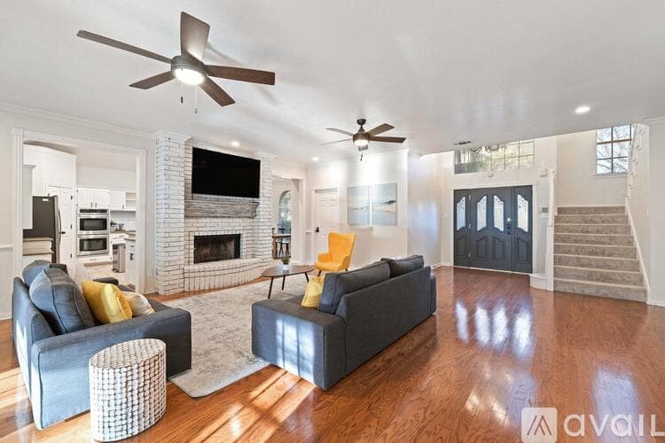 North Richland Hills House: 7701 Ridgeway Ct