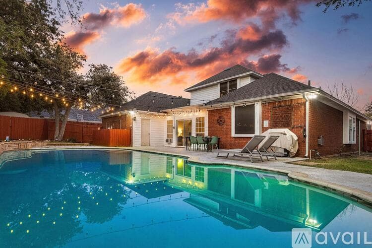 North Richland Hills House: 7701 Ridgeway Ct