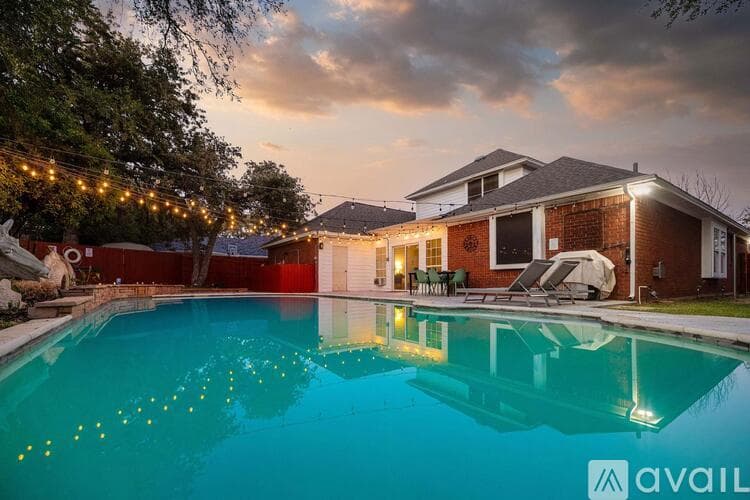 North Richland Hills House: 7701 Ridgeway Ct